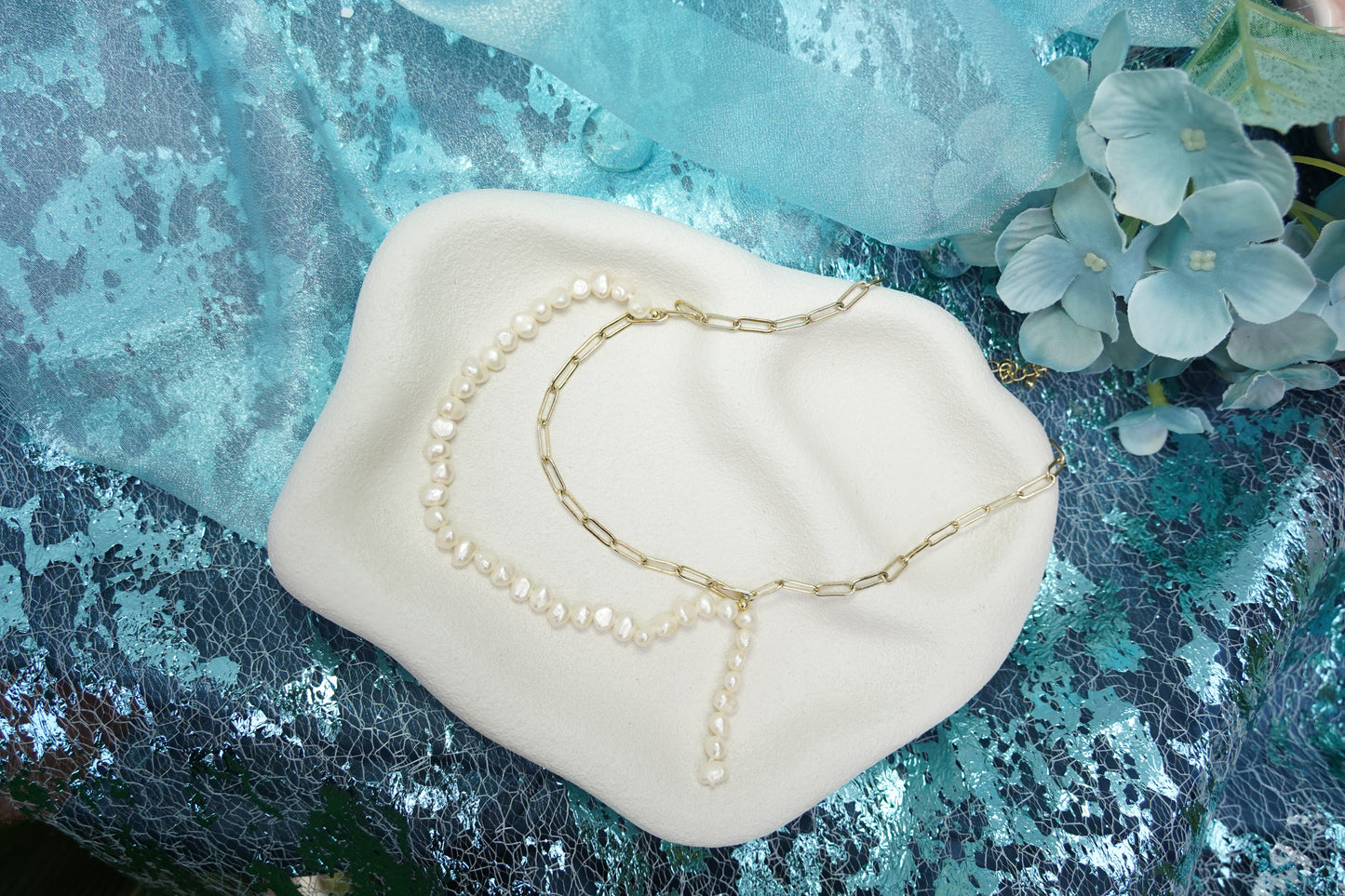 Untamed Muse Pearl Necklace